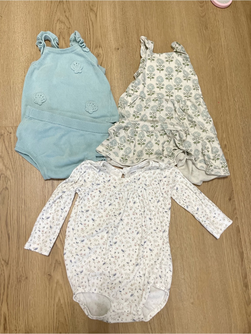 Bundle of baby girl clothes (18 months)